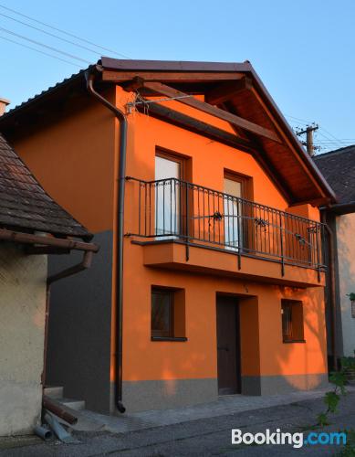 Wohnung mit Balkon. 