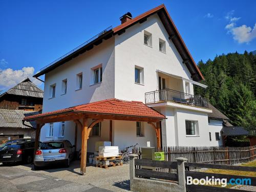 Drei schlafzimmer. W-lan und terrasse.