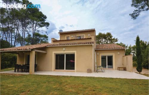 Apartamento con piscina y aire acondicionado en Draguignan.