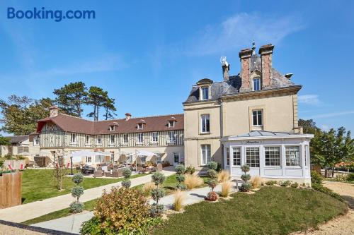 Na melhor posição e terraço em Arromanches-les-bains, para 2 pessoas