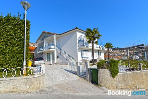 Pequeno cantinho, numa posição central de Rabac