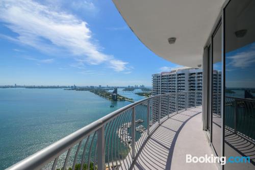 Cómodo apartamento con piscina en Miami.