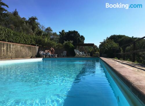 Appartamento con piscina e terrazza, a Castellina Marittima