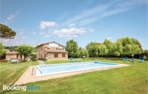 Apartamento com piscina em Staggia