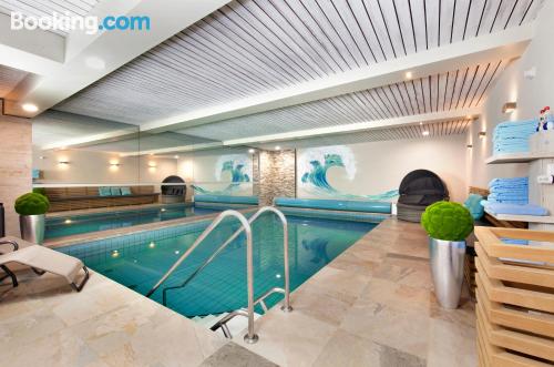 Apartamento práctico con piscina