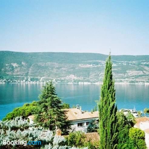 Apt mit terrasse und w-lan. In Herceg-Novi.