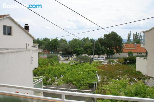 Apartamento con conexión a internet con vistas.