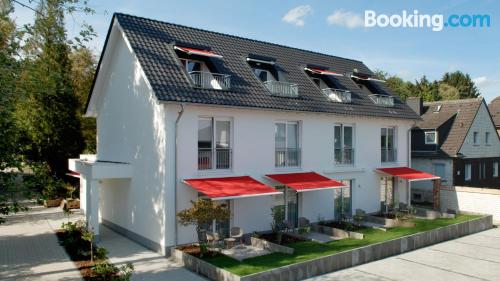 Appartement avec terrasse et Wifi à Bergisch Gladbach. Adapté pour les chiens