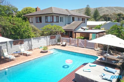 Apartamento em Hermanus. Piscina e terraço