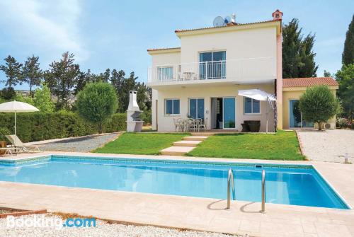 Apartamento com Wi-fi. Terraço e piscina