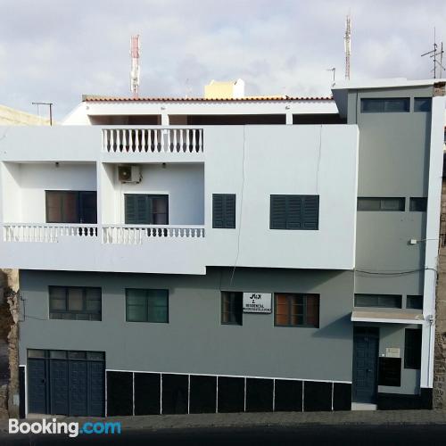 Apartamento con terraza y wifi en Mindelo para dos personas