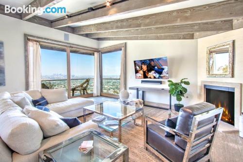 Gigante apartamento ideal para famílias em Los Angeles.