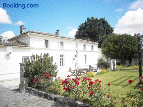 Praktische Wohnung zwei Personen. In Saint-Fort-sur-Gironde