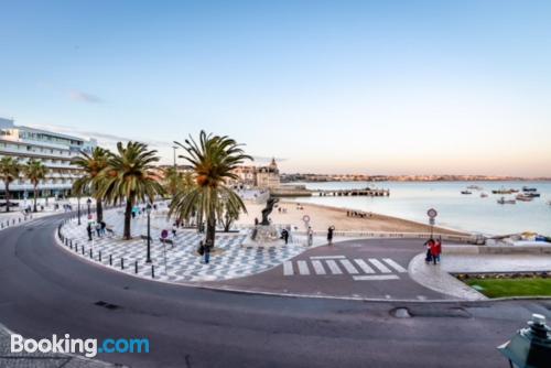 Grand appartement en bonne position. Cascais est votre