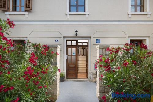 Apartamento con terraza y conexión a internet