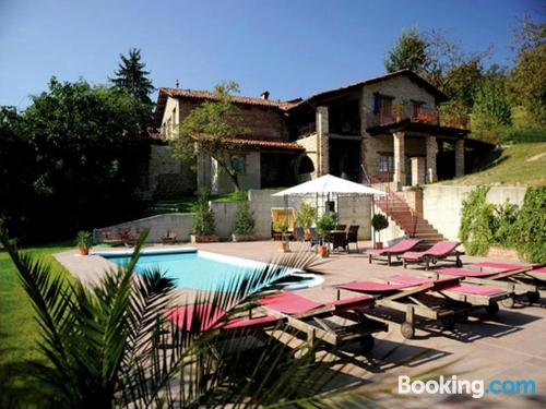 Appartamento con piscina, a Bastia Mondovì
