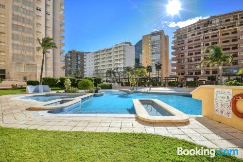 Apartamento con terraza y conexión a internet en Calpe y piscina