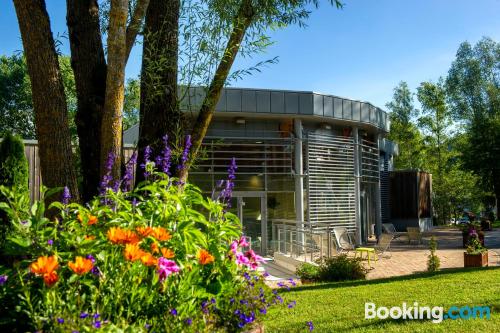 Apartamento con piscina, terraza y conexión a internet