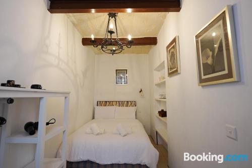 1 bedroom apartment home in Valletta with air-con.