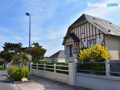 Espacioso apartamento en Hauteville-sur-Mer. Ideal para familias