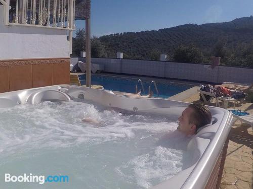 Apartamento para familias con niños con piscina.