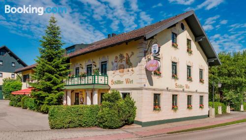 Klein appartement. Aschheim vanuit uw raam!