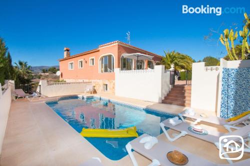 Appartement avec piscine et terrasse. Calp est votre!