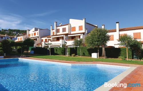 Cómodo apartamento en Calonge con piscina