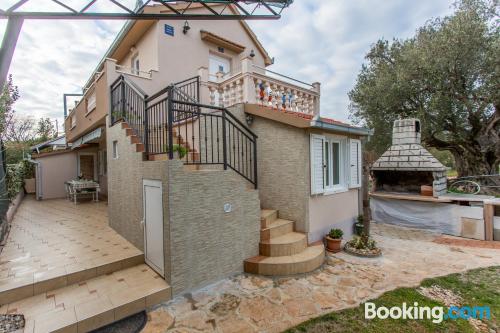 Best location and terrace in Vinišće with heat and internet