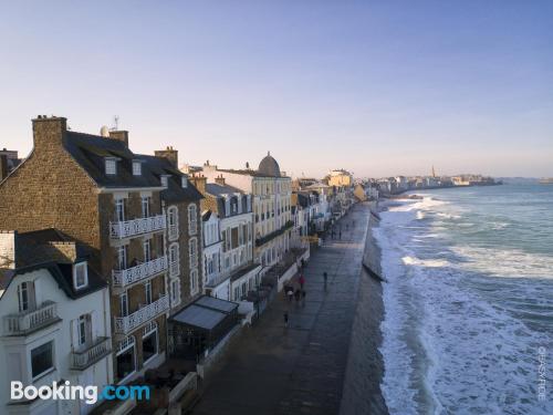 Terrace and wifi home in Saint Malo for couples