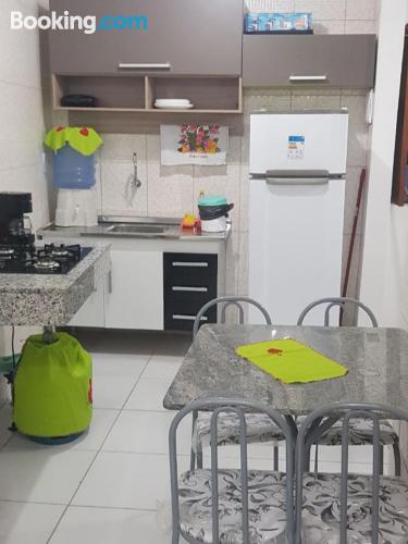 Apartamento cães bem-vindos numa posição central em Itacaré.