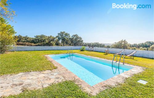 Apartamento com piscina em Constantina.