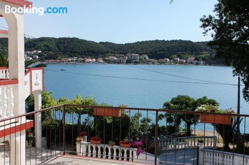 Appartement avec terrasse. À Supetarska Draga