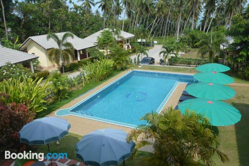 Appartement avec terrasse. À Bang Saphan