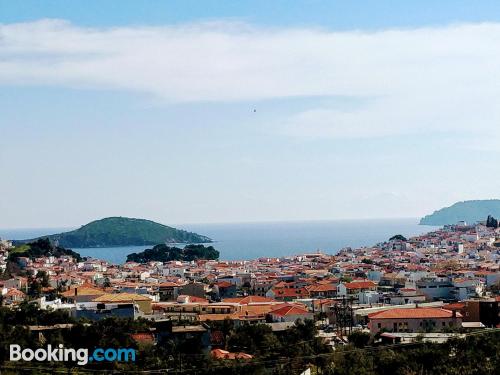 Apartamento com terraço. Aquecimento e Internet