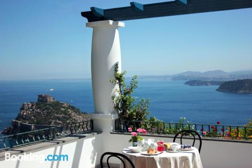 Apartamento com terraço em Ischia.