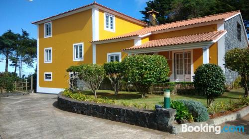 Appartement avec piscine. À Santo da Serra