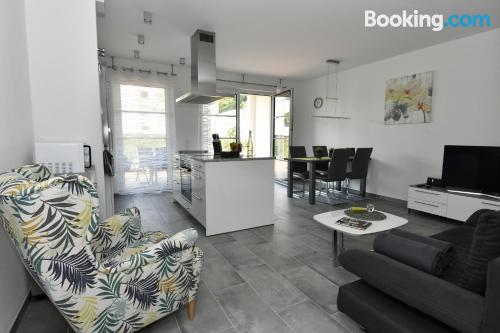 Apartamento com terraço. Perto de todas as atrações!