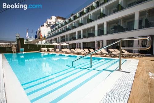 Appartamento con piscina. Terrazza e Wifi