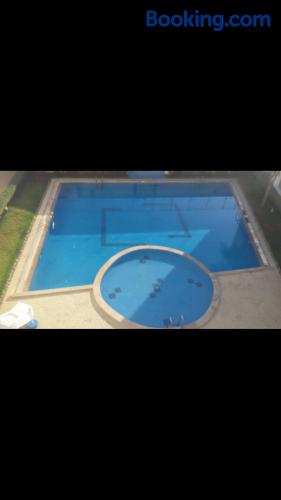 Espacioso apartamento con piscina. ¡ideal!.