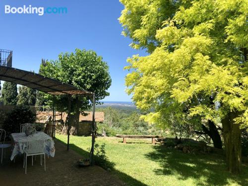 Dans la meilleure position et terrasse à Guardistallo. 50m2!