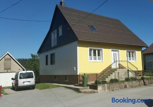 Appartement avec terrasse. Crni Lug est votre!