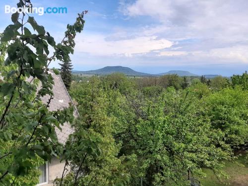 Appartement avec terrasse à Lesencetomaj.