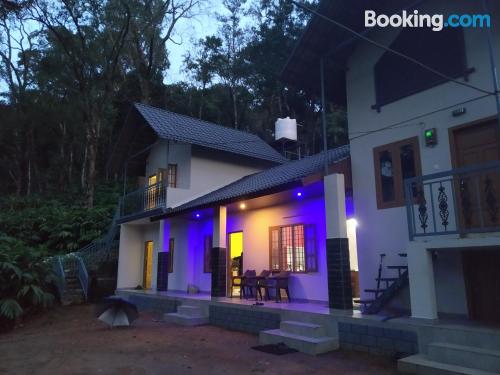 3-zimmer-appartement. . In Idukki.