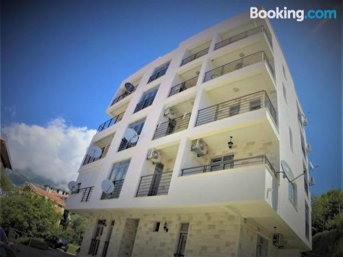 Apartamento com terraço em Budva