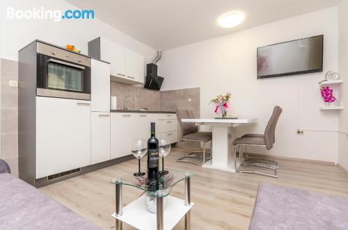 Appartamento con una camera da letto a Trogir. Terrazza e Internet