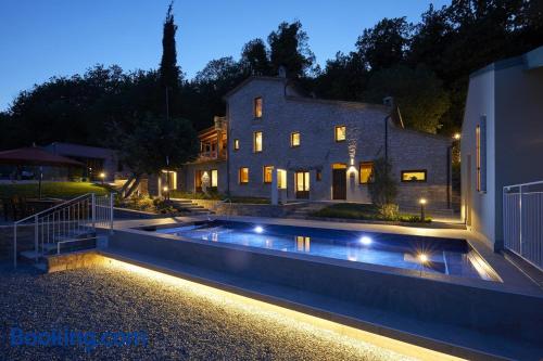 Confortable appartement avec piscine. Idéal!.