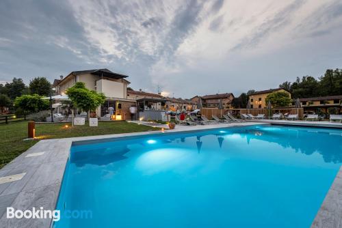 Apartamento bonito con terraza