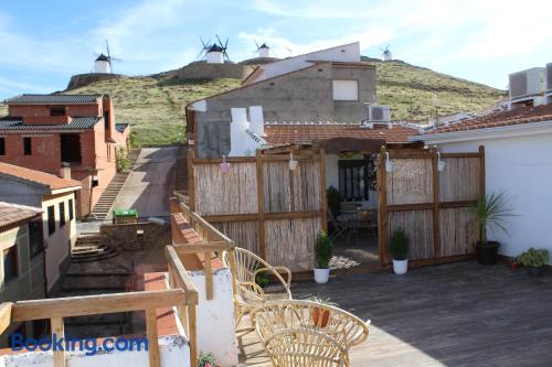 Best location in Consuegra. Animals allowed