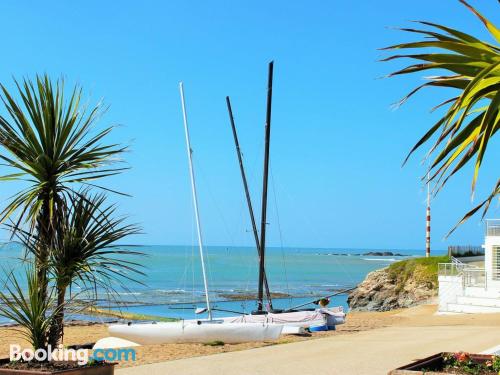 Apt mit Kinderbett. In Saint-Gilles-Croix-de-Vie